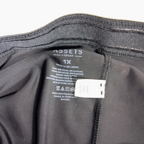 Spanx Shaping High Waisted Mid Thigh 1X Black Shorts New With Tags - Picture 5 of 8